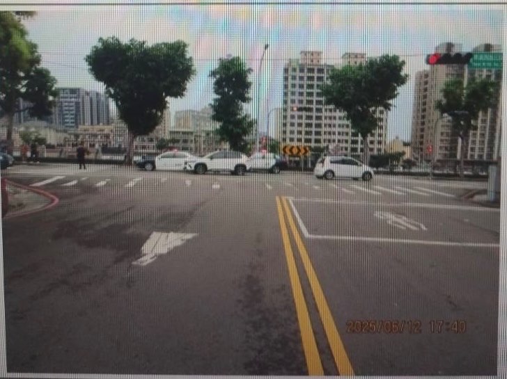 請協尋2025/6/12下午5點16分台中旱溪西路三段與南興二路機車車禍影像