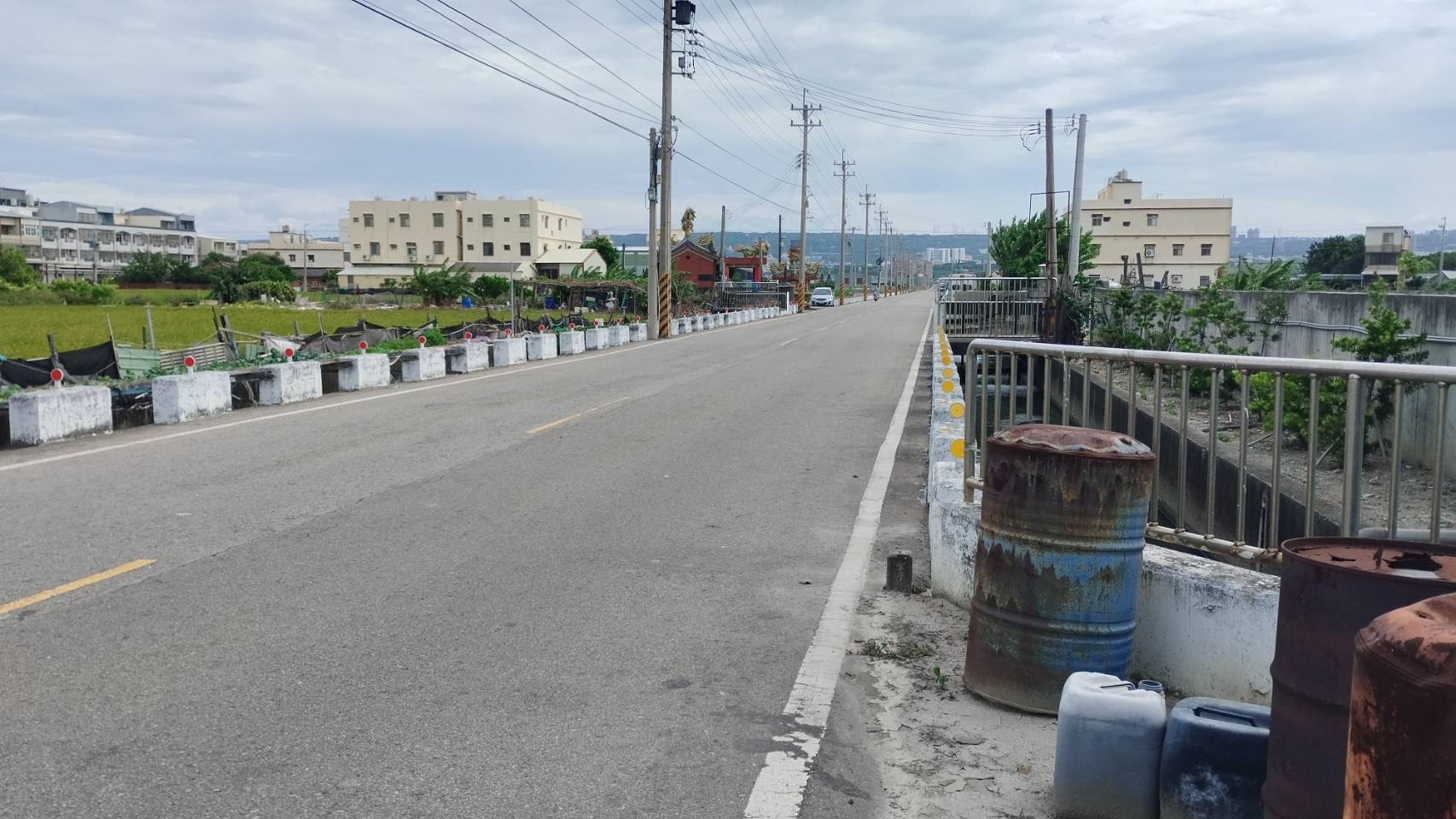 《協尋》台中龍井 中山二路39號/121號  12/22晚間8.至9.行車記錄器畫面