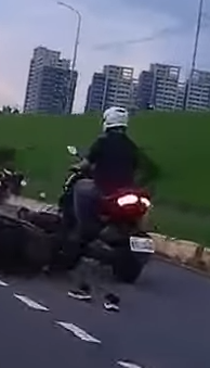 協尋此平台影片【車禍影片】果不其然發生二次事故了…（2025.07.14 新北市板橋區環河西路五段 中這位騎士的行車紀錄器影片