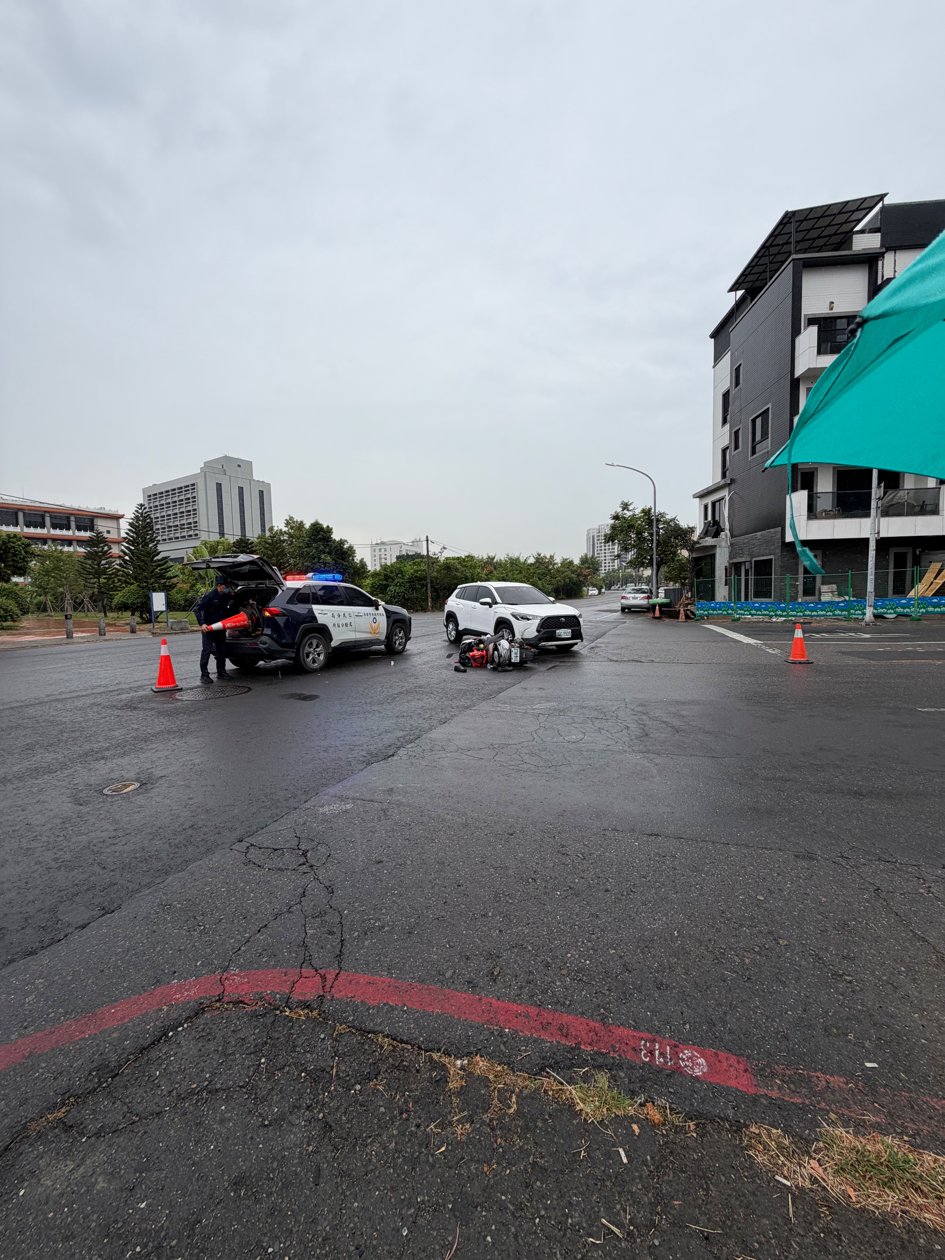 2025/11/10 早上9點多高雄鳥松區忠誠路與山水路T型路口車禍