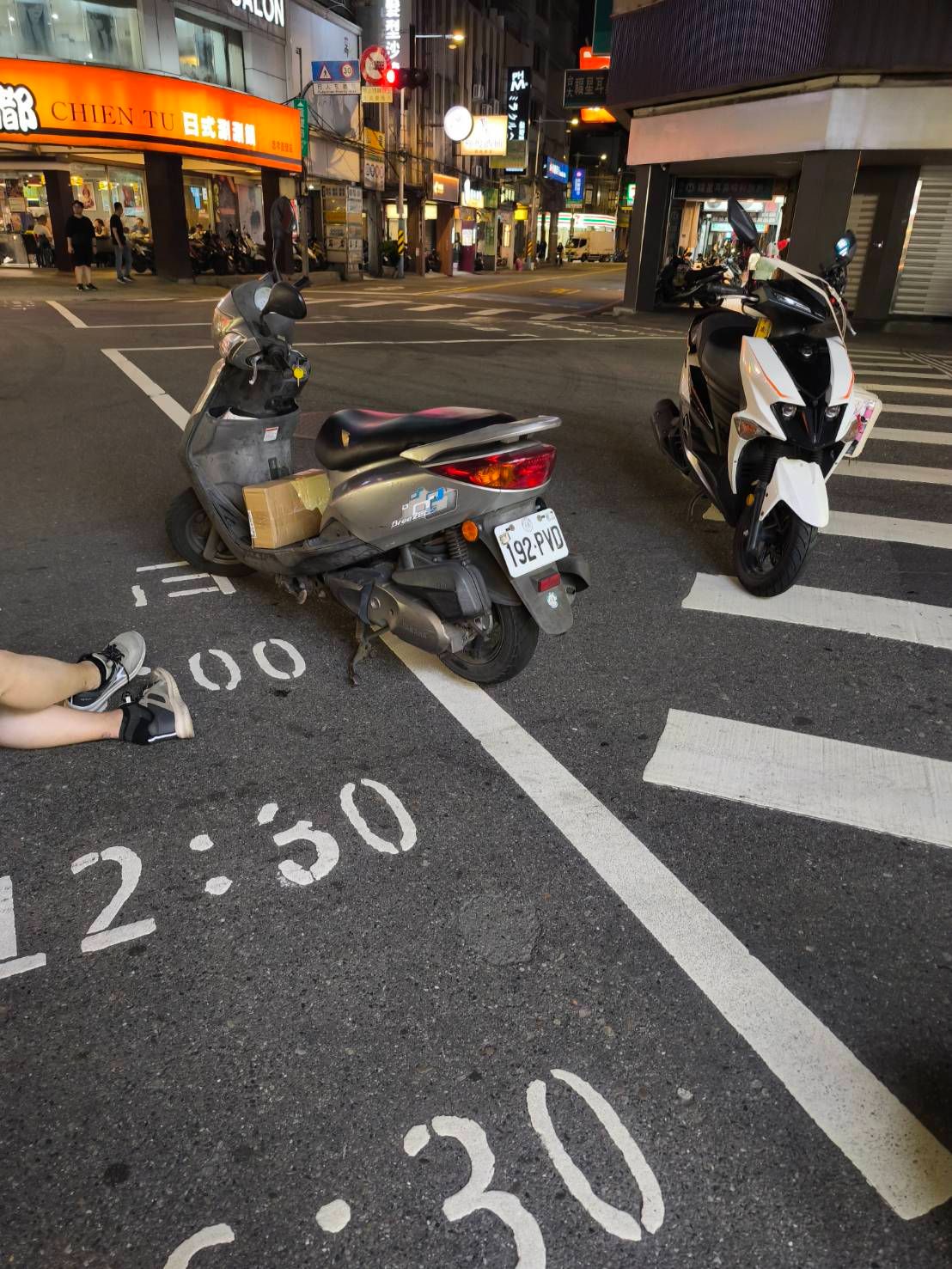 2025/11/08 下午18點板橋區忠孝路與重慶路口