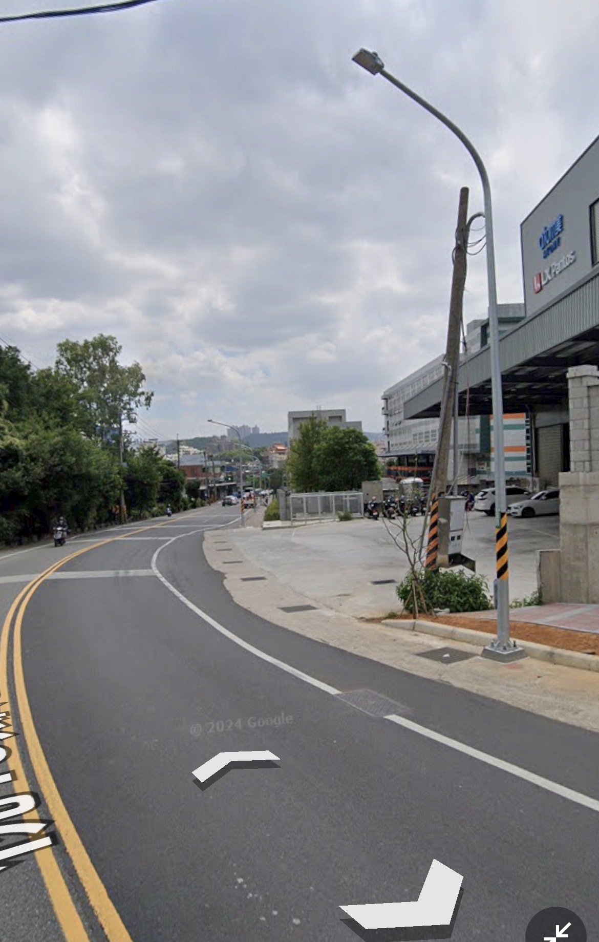 2025/10/23上午大約9點桃園市楊梅區楊湖路一段159號(樂爾幸泛通世台灣物流股份有限公司)前車禍影片