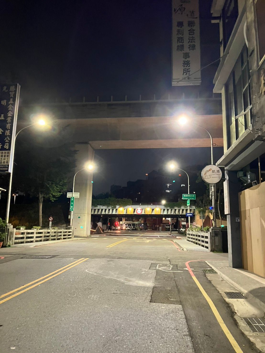 2025/10/26 早上10點左右台中市南區民生路與台中路2巷(民生路23巷) 路口的機車車禍 行車紀錄器