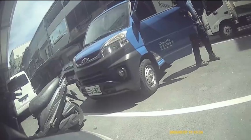 尋找有沒有行車記錄器影片 9/18 10:55左右被小貨車攔車，接著一路追著我跑，攔死在小巷中