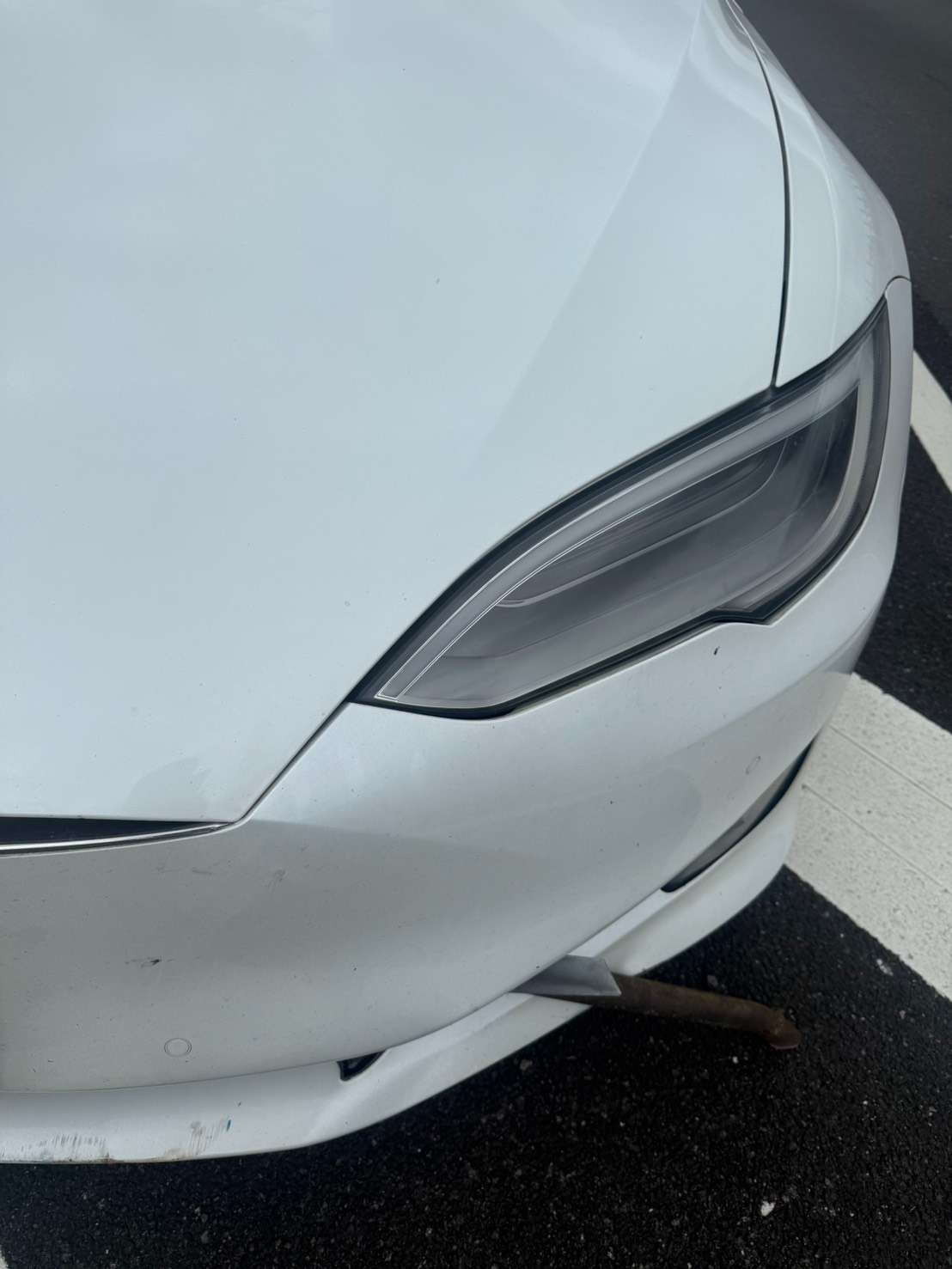 國道一號 {高雄} 南下370.2公里處 外車道「長條形鐵條」掉落物行車紀錄器影像協尋 (114年7月8日 14:44)